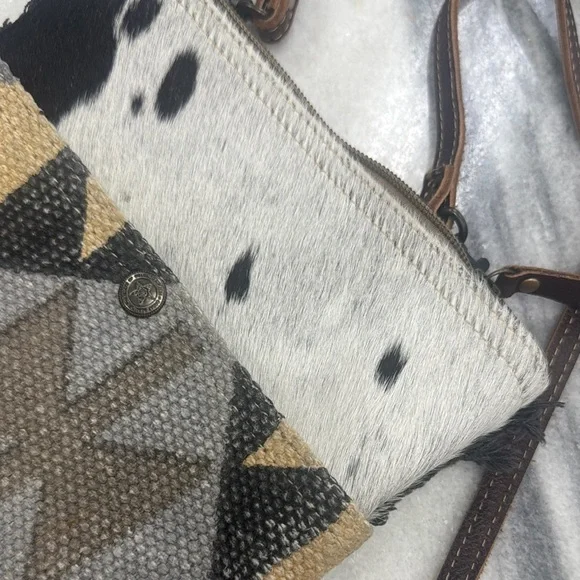 Myra Crossbody Pouch Bag - Picture 3 of 5